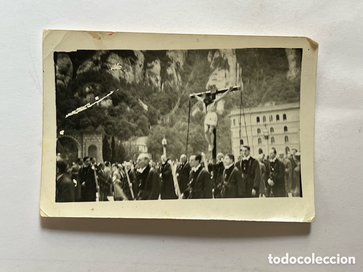 Fotograf&iacute;a antigua: MONTSERRAT, Barcelona. Procesi&oacute;n del Sant&iacute;simo Cristo de la sangre.. (h.1950?) Med&iacute;das: 6,5 x 9,5