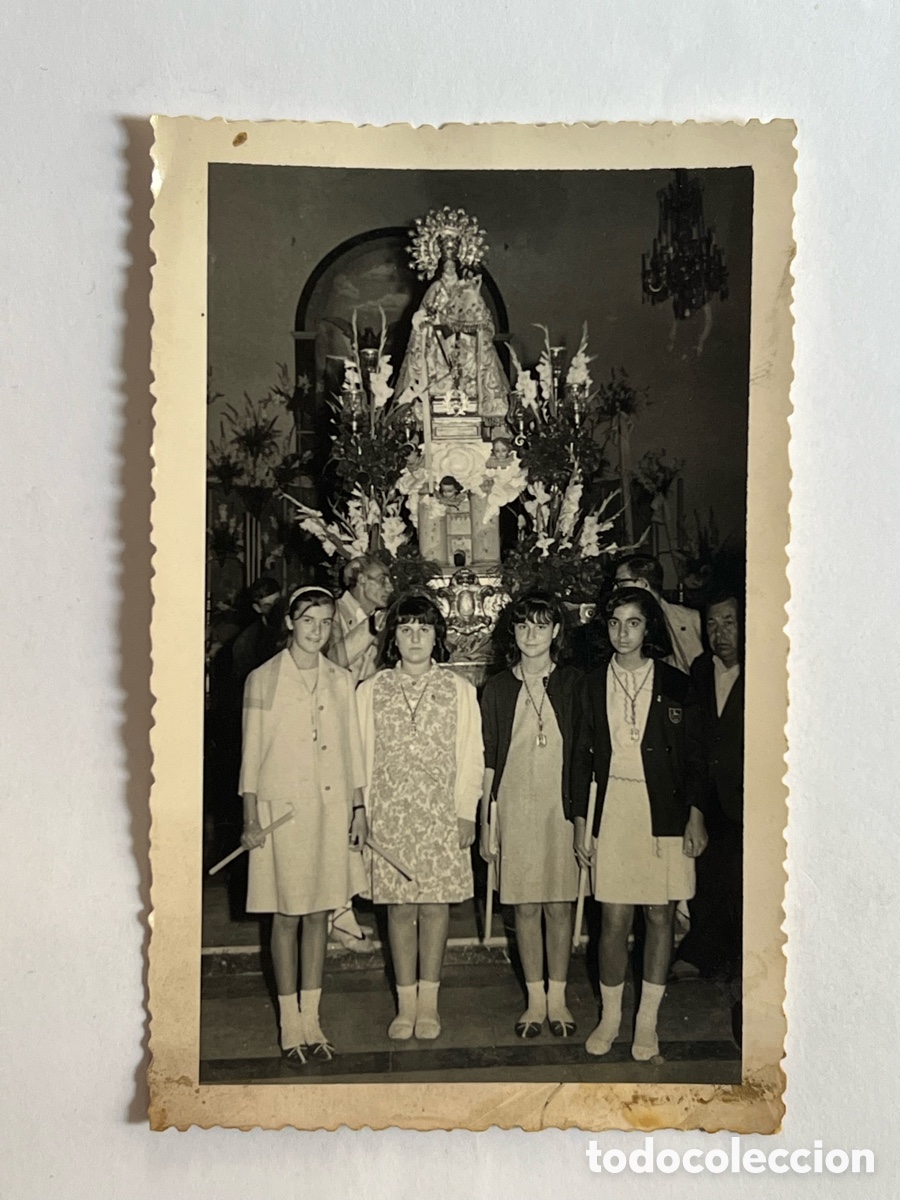 Fotograf&iacute;a antigua: NTRA SRA DE LOS DESAMPARADOS.. Fotograf&iacute;a j&oacute;venes ante la Patrona.. Junio de 1965