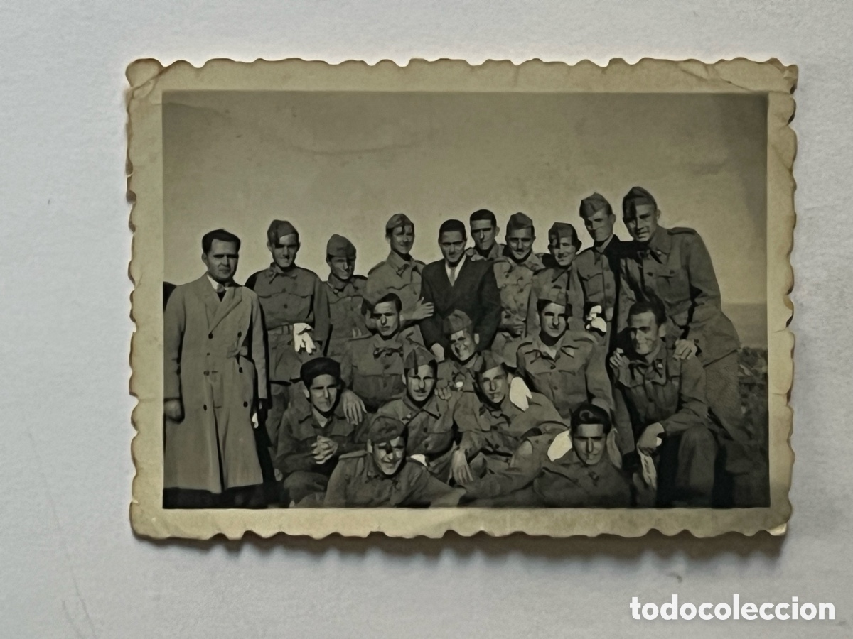 Fotograf&iacute;a antigua: CASTILLO DE BELLVER, Mallorca. Grupo de soldados. Recuerdo de mi servicio militar (a.1950)