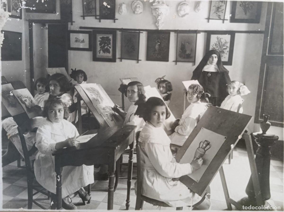 Fotograf&iacute;a antigua: FOTO ORIGINAL. COLEGIO DE LA PUREZA. CLASE DE DIBUJO. SERAF&Iacute;N SASTRE. HACIA 1925.