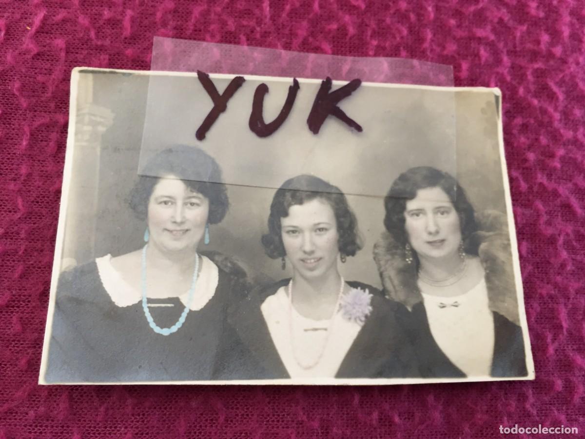 Fotograf&iacute;a antigua: FOTO COLOREADA DE 3 HERMANAS A&Ntilde;OS 30 - FOTOGRAFO SOTO - PALMA DE MALLORCA