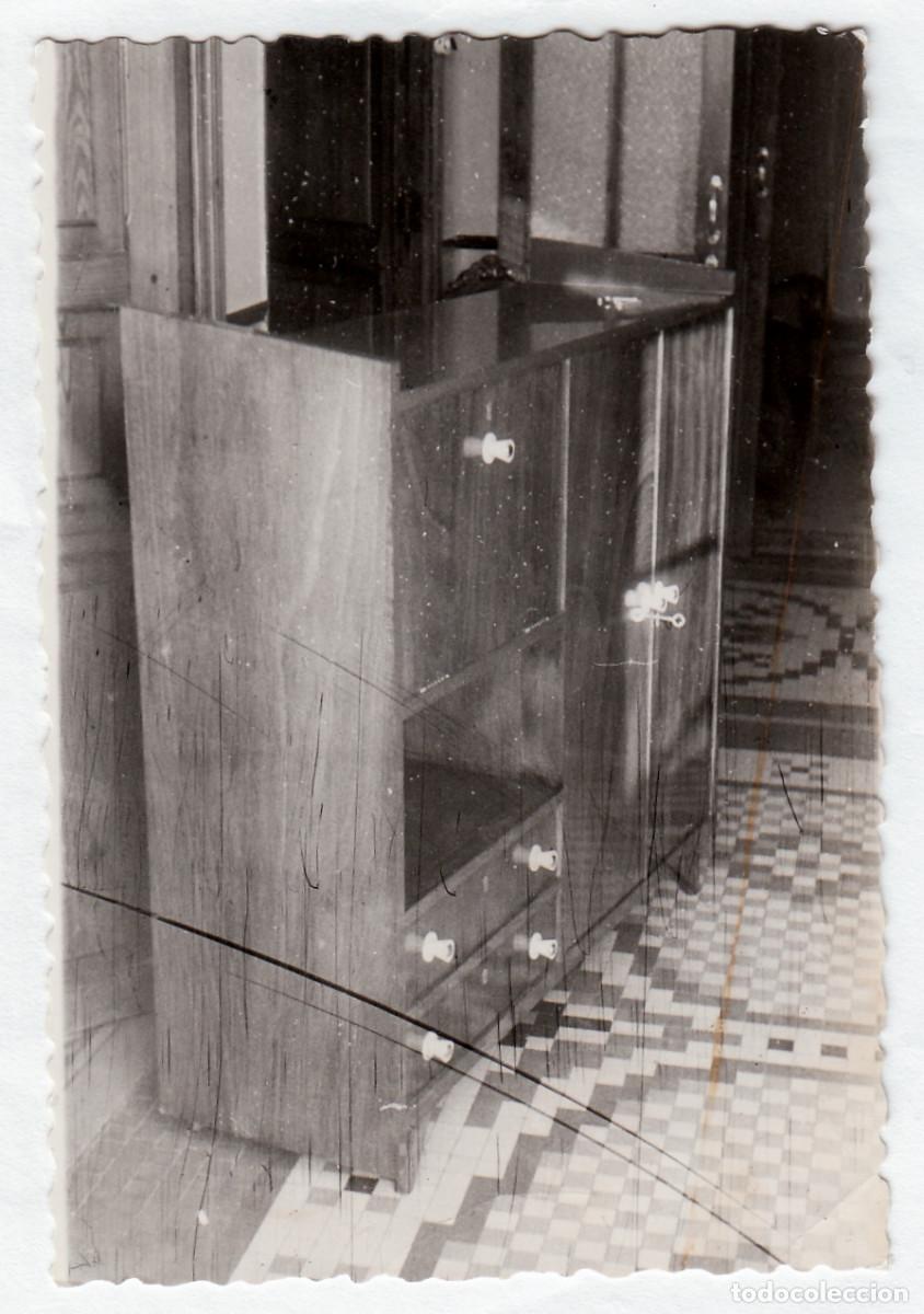 Fotograf&iacute;a antigua: Mueble sobre un magn&iacute;fico suelo de Nolla. A&ntilde;os 50 pc