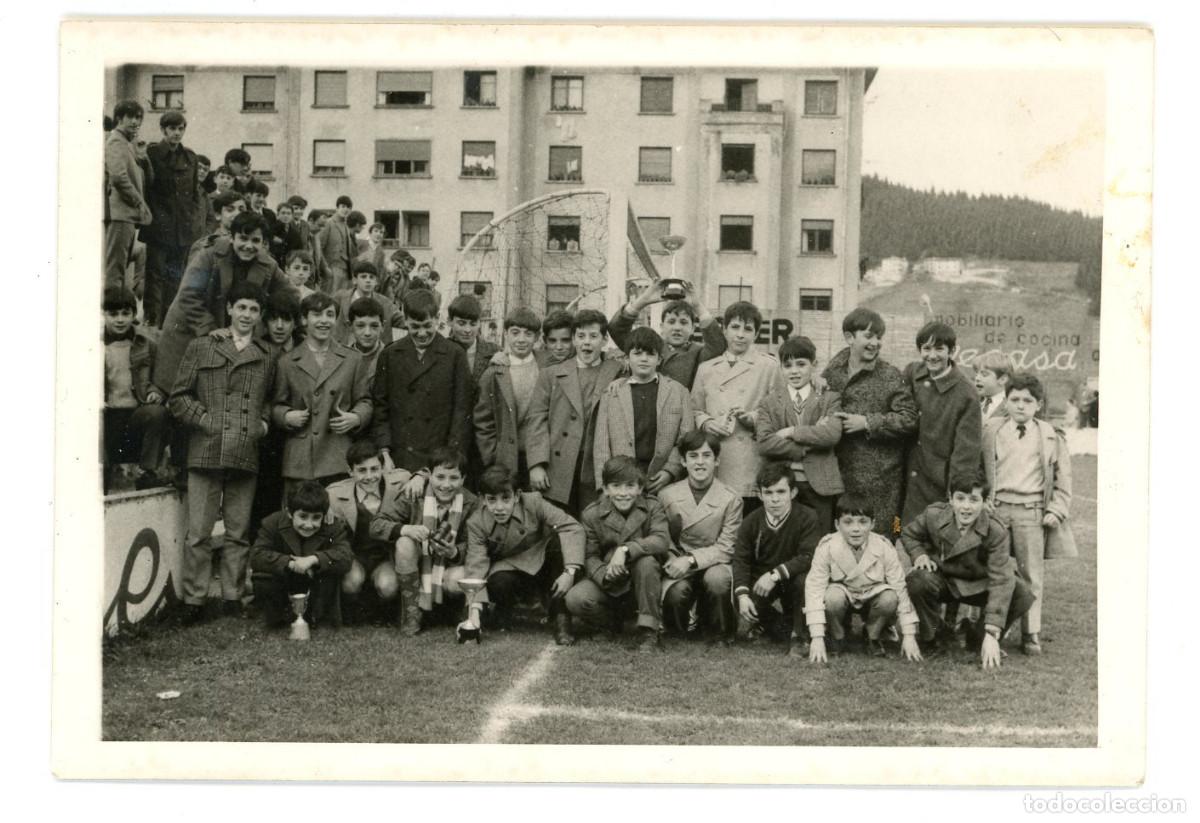 Fotograf&iacute;a antigua: Fotograf&iacute;a en campo de f&uacute;tbol Guipuzcoa a&ntilde;o 1970 Fotografo Plazaola Eibar