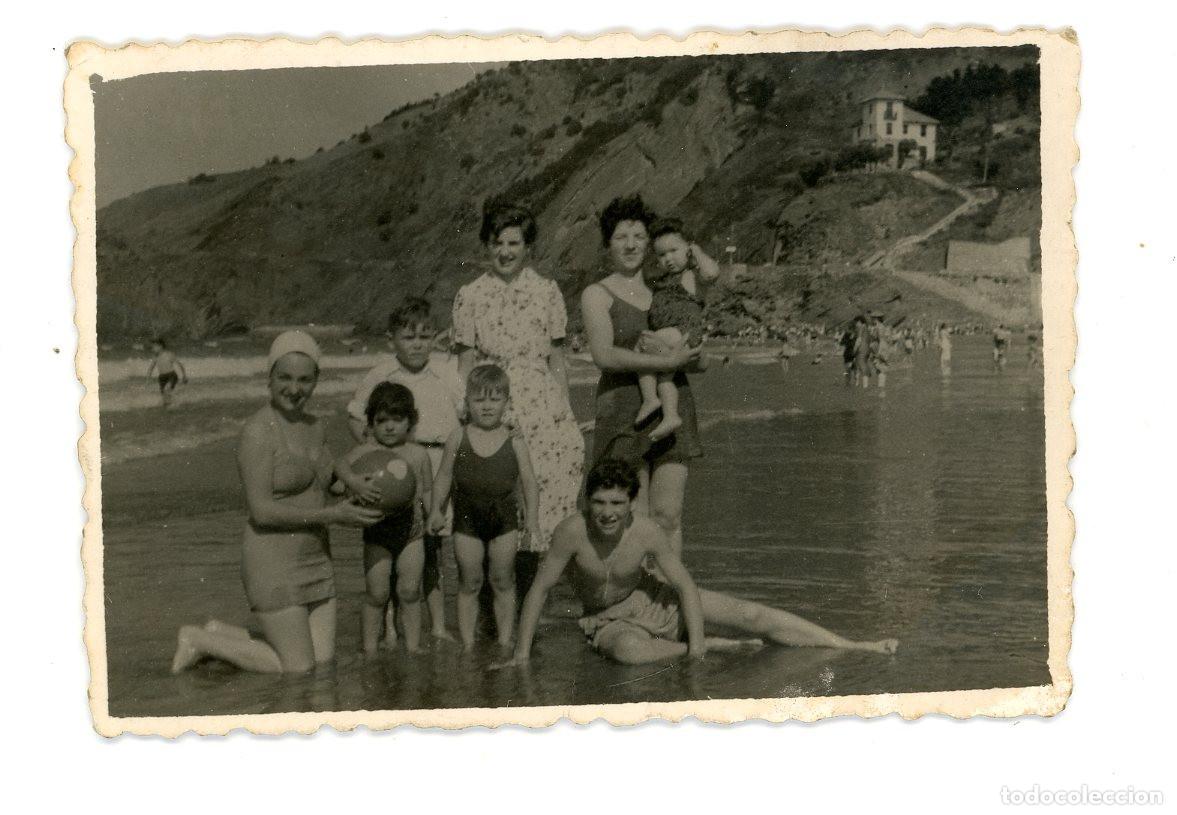 Fotograf&iacute;a antigua: Fotograf&iacute;a gente en la playa Guipuzcoa a&ntilde;os 60 Fotografo Rinc&oacute;n Deva Deba