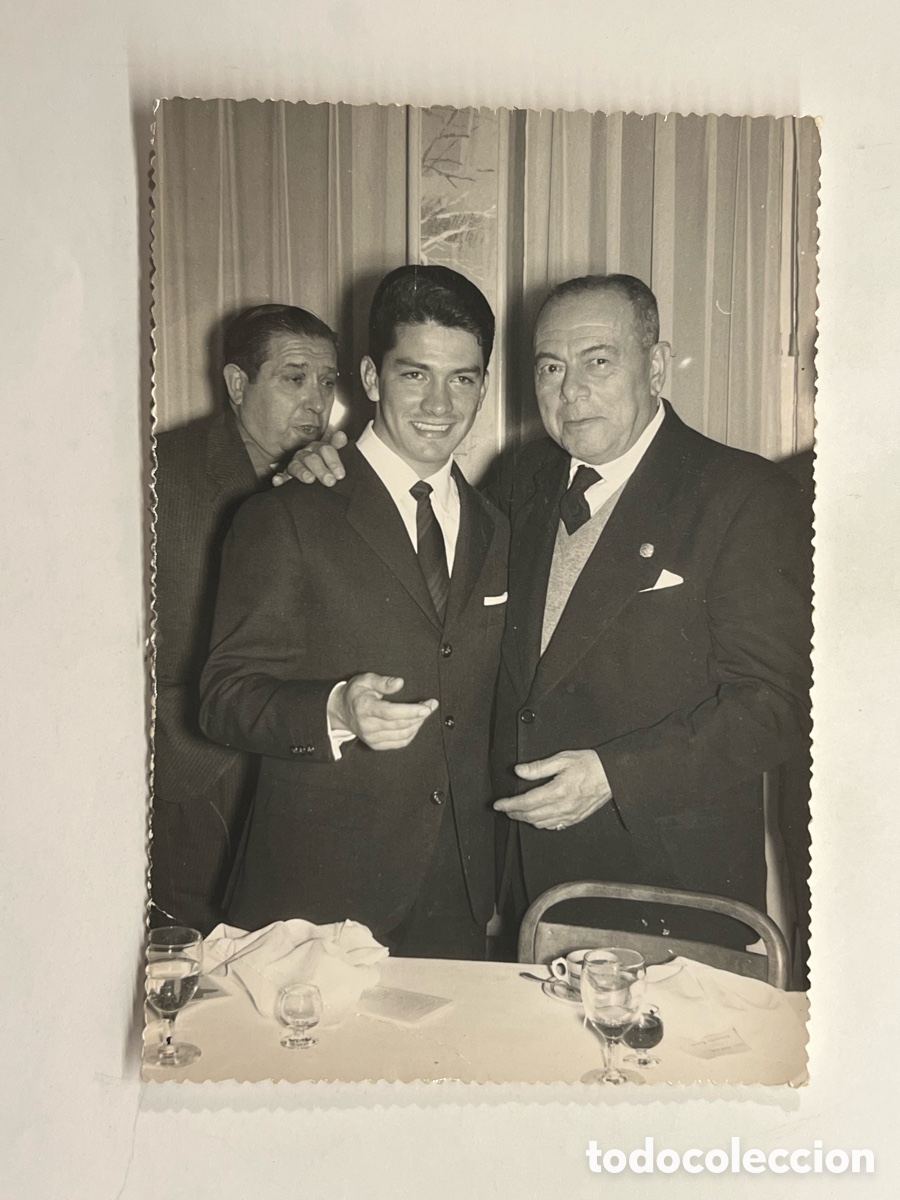 Fotograf&iacute;a antigua: ANTONIO ORD&Oacute;&Ntilde;EZ y un joven torero&hellip; ? Fotograf&iacute;a Reportajes Taurinos Calvet (h.1960?)