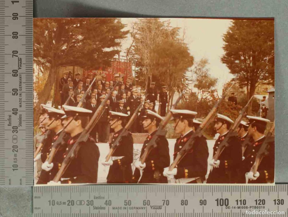 Fotograf&iacute;a antigua: FOTOGRAFIA. DEFILE INFANTERIA DE MARINA. 1977 CA