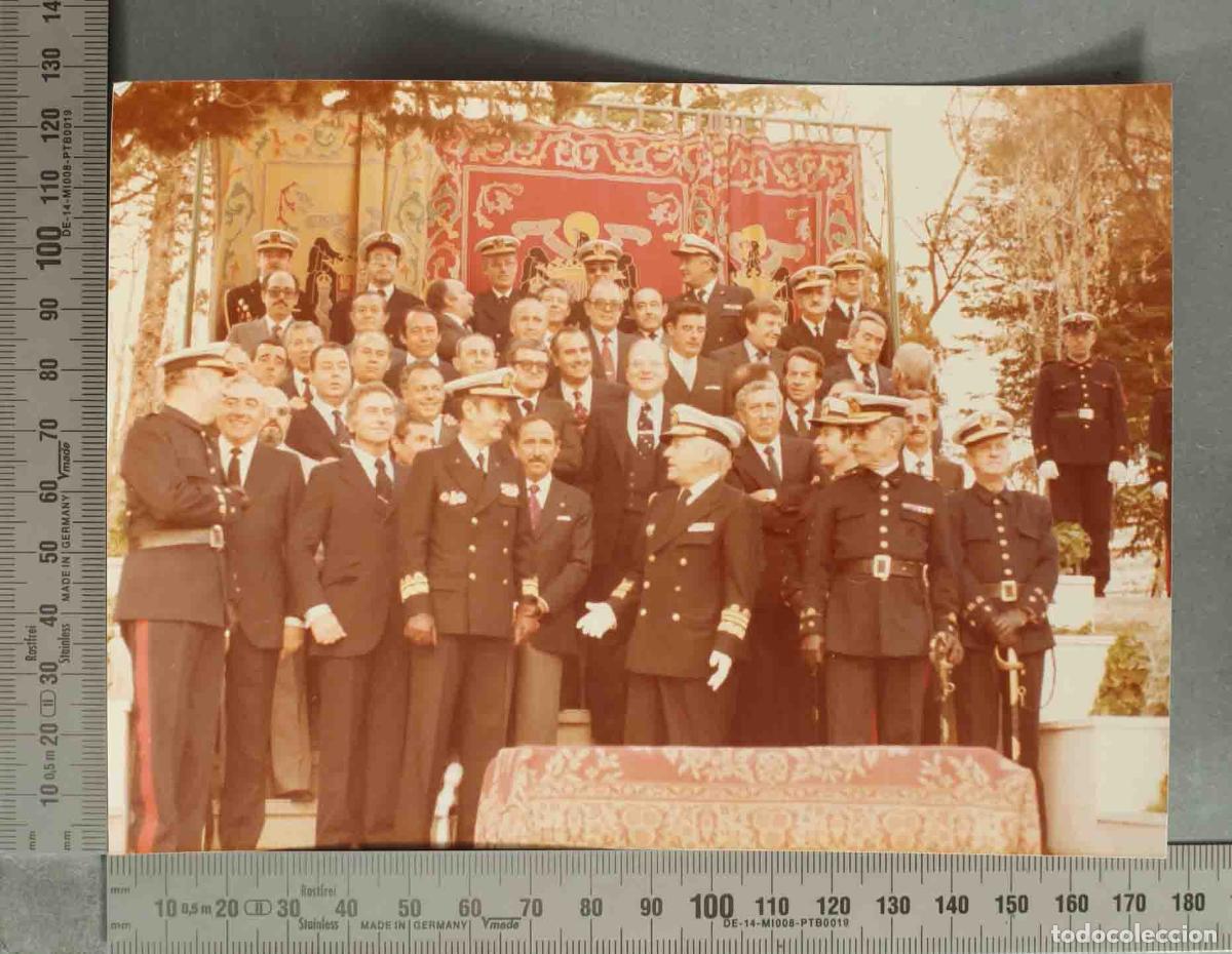 Fotograf&iacute;a antigua: FOTOGRAFIA. ACTO INFANTERIA DE MARINA TRIBUNA OFICIALES. CA 1977
