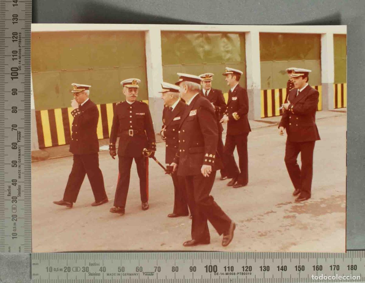 Fotograf&iacute;a antigua: FOTOGRAFIA. ACTO INFANTERIA DE MARINA OFICIALES. CA 1977
