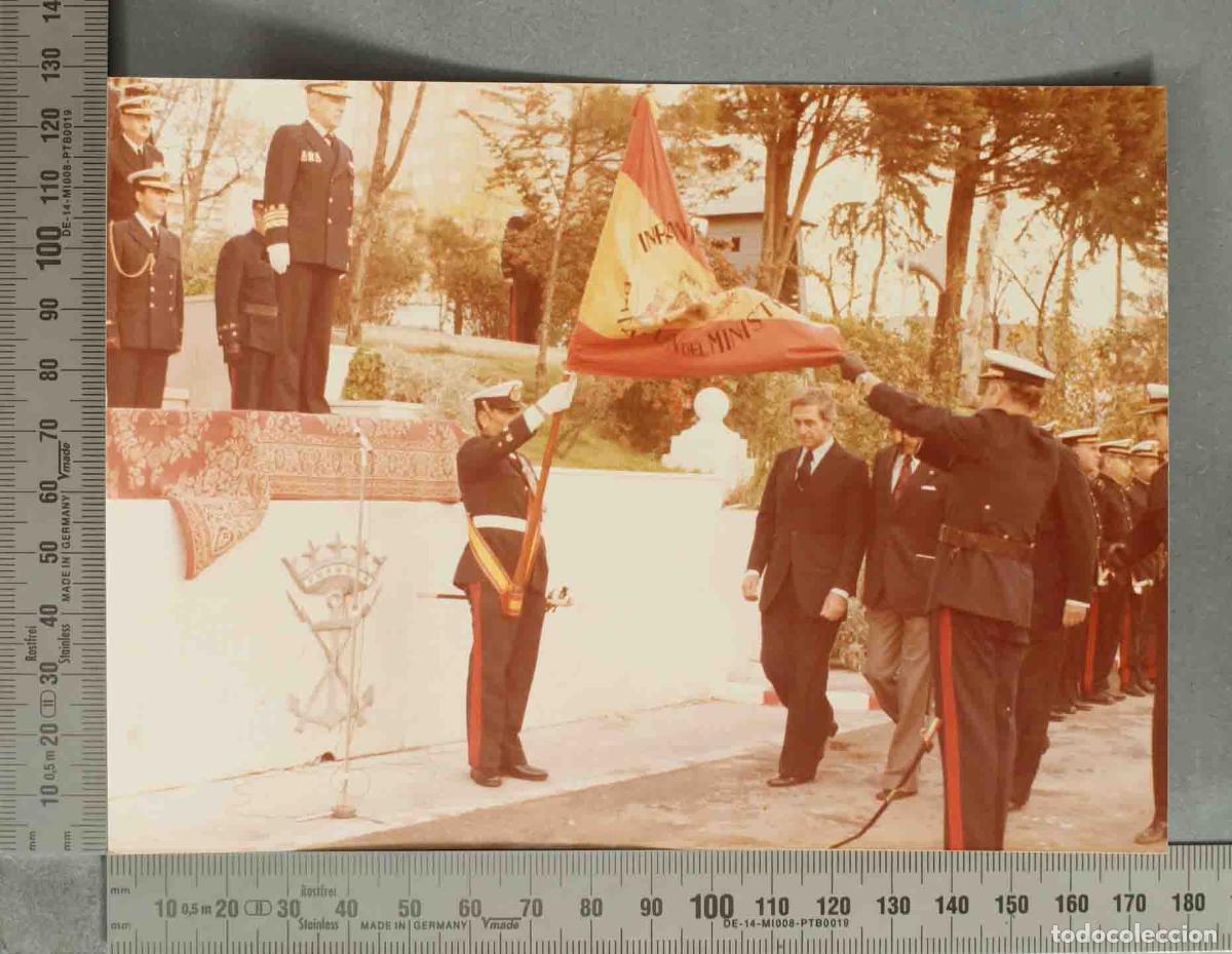 Fotograf&iacute;a antigua: FOTOGRAFIA. ACTO INFANTERIA DE MARINA TRIBUNA OFICIALES. JURA DE BANDERA CA 1977