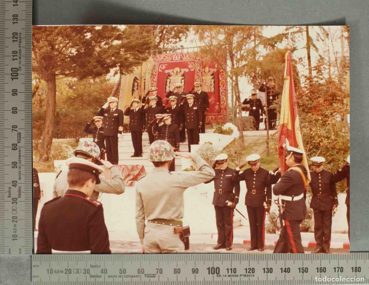 Fotograf&iacute;a antigua: FOTOGRAFIA. ACTO INFANTERIA DE MARINA TRIBUNA OFICIALES. JURA DE BANDERA CA 1977