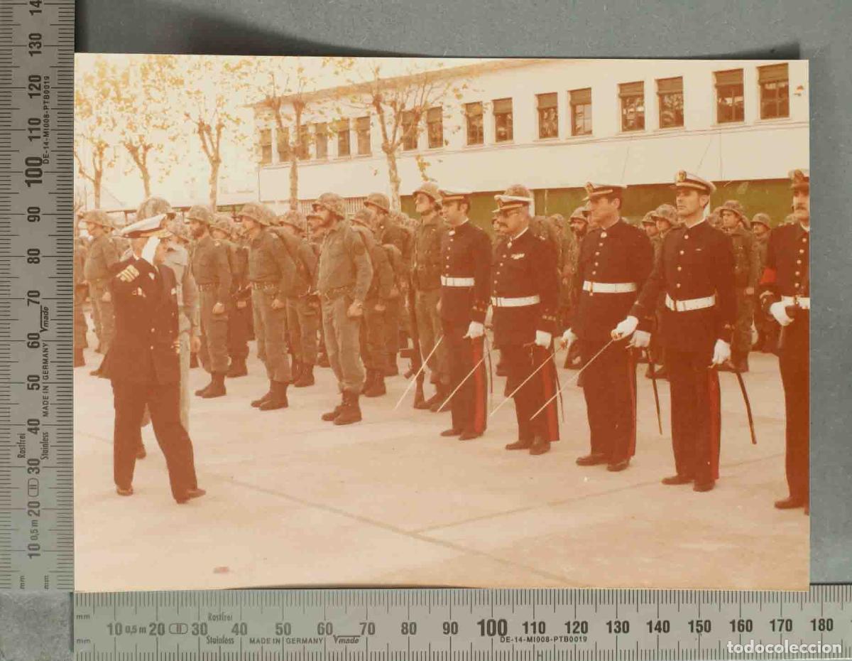 Fotograf&iacute;a antigua: FOTOGRAFIA. ACTO INFANTERIA DE MARINA PASANDO REVISTA. CA 1977