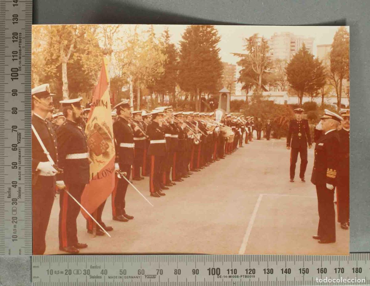 Fotograf&iacute;a antigua: FOTOGRAFIA. ACTO INFANTERIA DE MARINA BANDA. Y BANDERA DE BATALLON. CA 1977