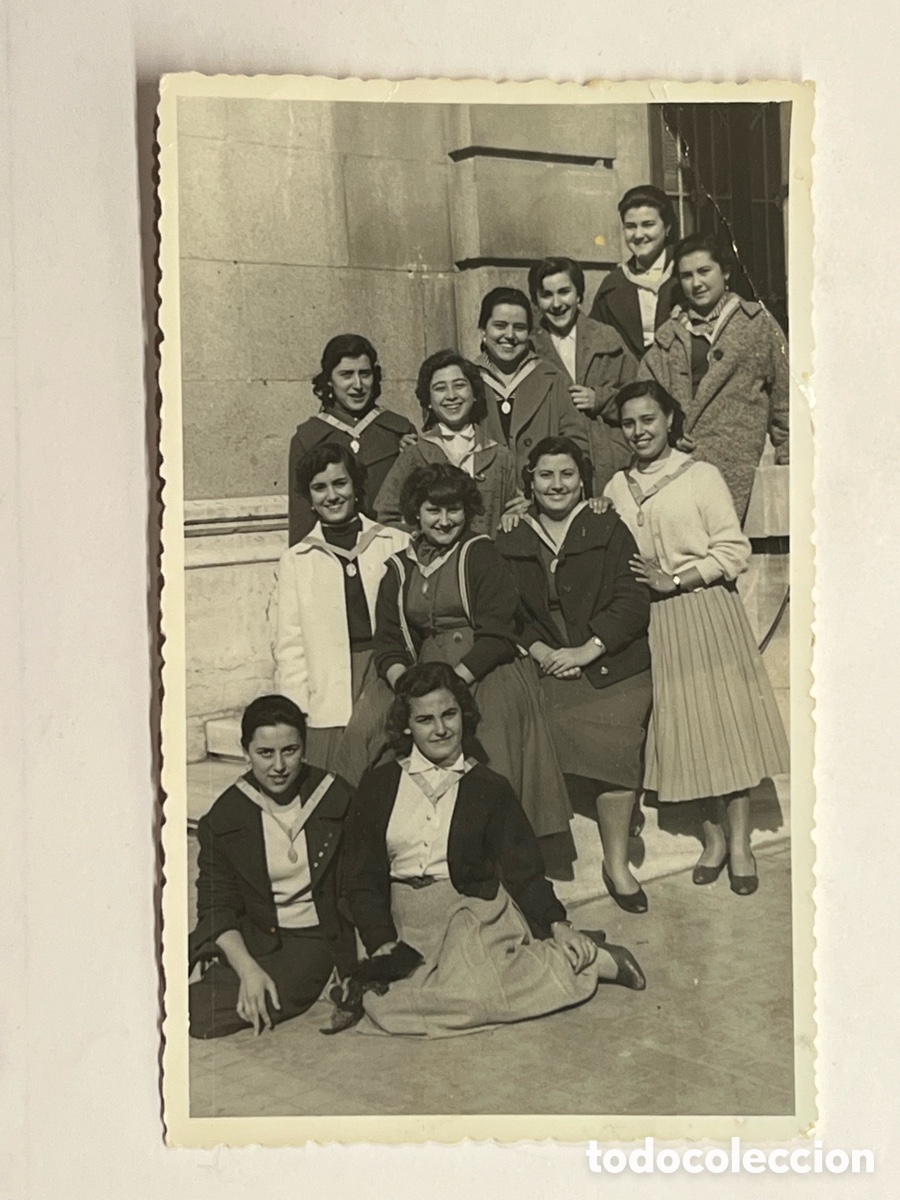 Fotograf&iacute;a antigua: CARTAGENA. Grupo de j&oacute;venes adoratrices de la Virgen Milagrosa (h.1950?) J. Fern&aacute;ndez, fot&oacute;grafo