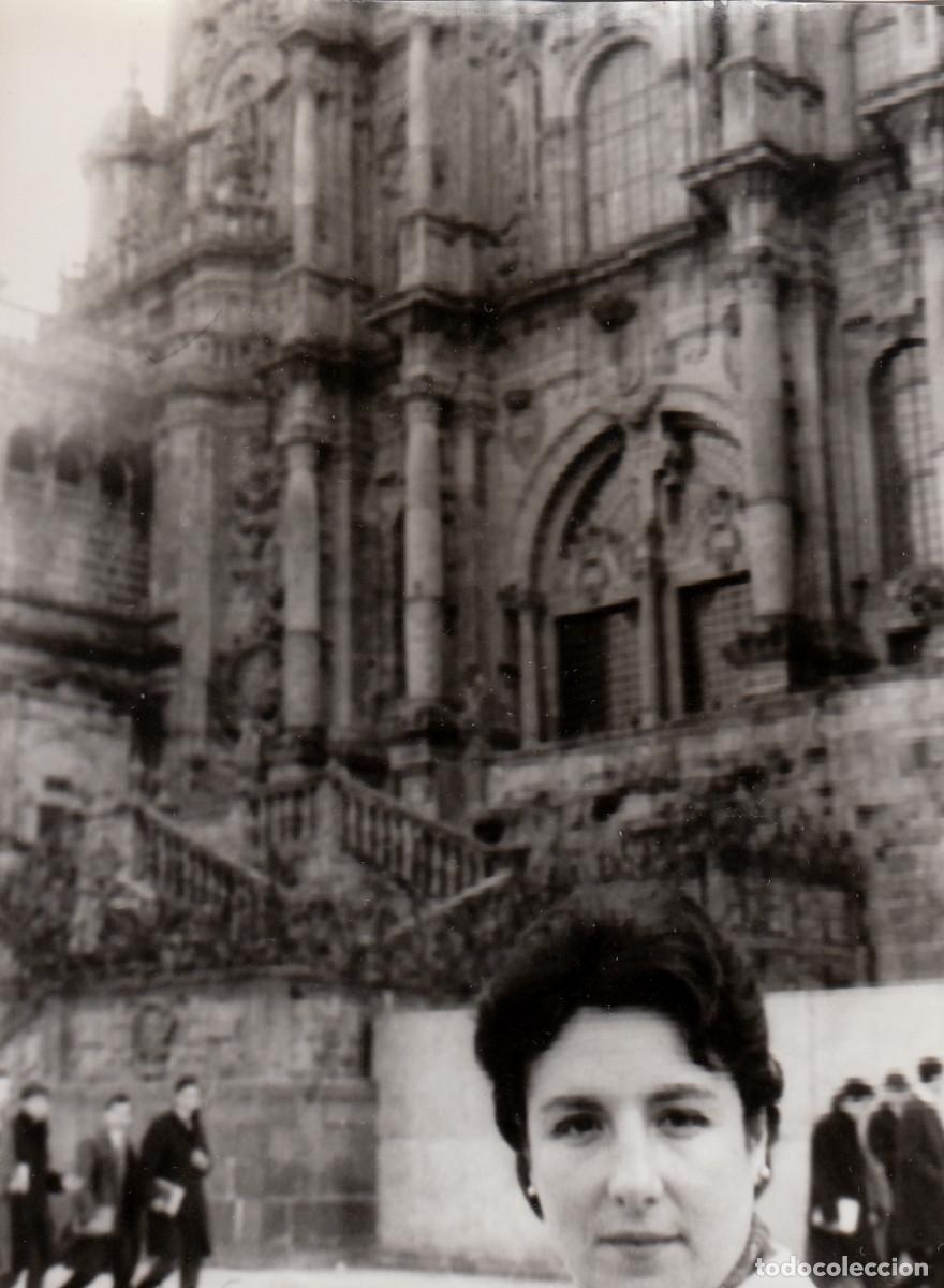 Fotograf&iacute;a antigua: Mujer en Santiago de Compostela. 2 fotos. A&ntilde;os 60 pc