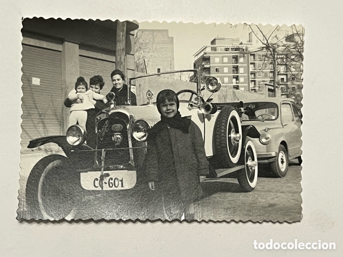 Fotograf&iacute;a antigua: VALENCIA. Y los coches locos.. Fotograf&iacute;a Coches antiguos.. (h.1960?) Med&iacute;das: 10 x 7 cm