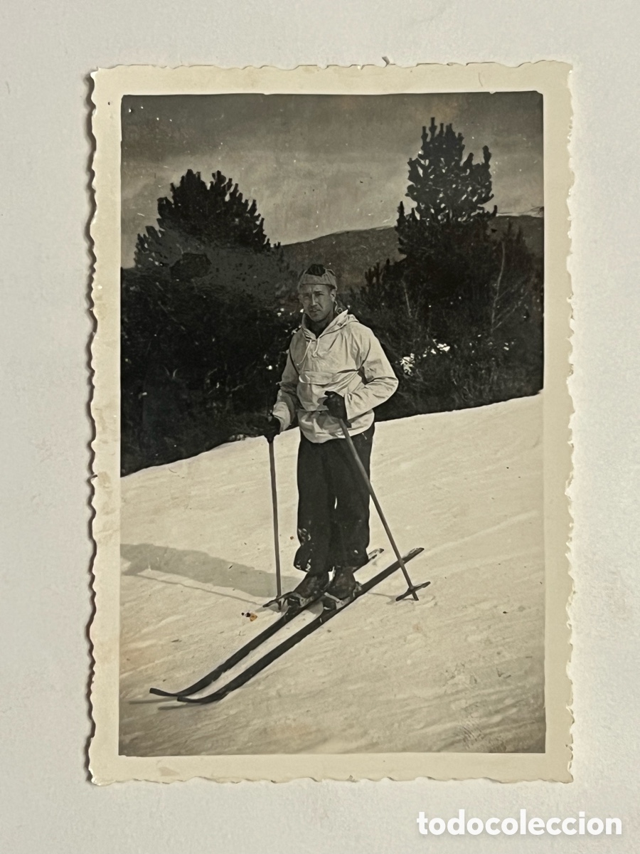 Fotograf&iacute;a antigua: NAVACERRADA, Madrid.. Fotograf&iacute;a Aquellos primeros esquiadores.. (h.1950?)