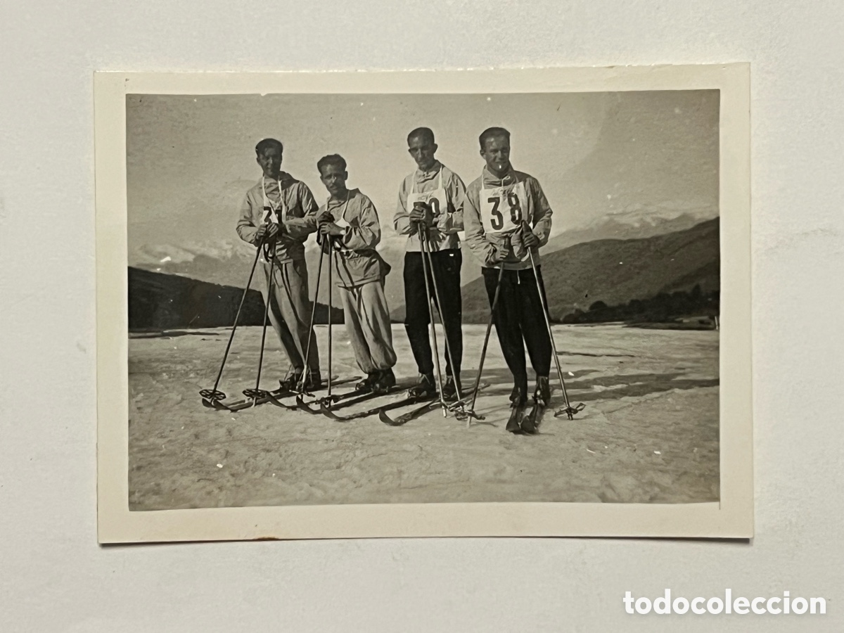 Fotograf&iacute;a antigua: NAVACERRADA, Madrid.. Fotograf&iacute;a Aquellos primeros esquiadores.. (h.1950?)