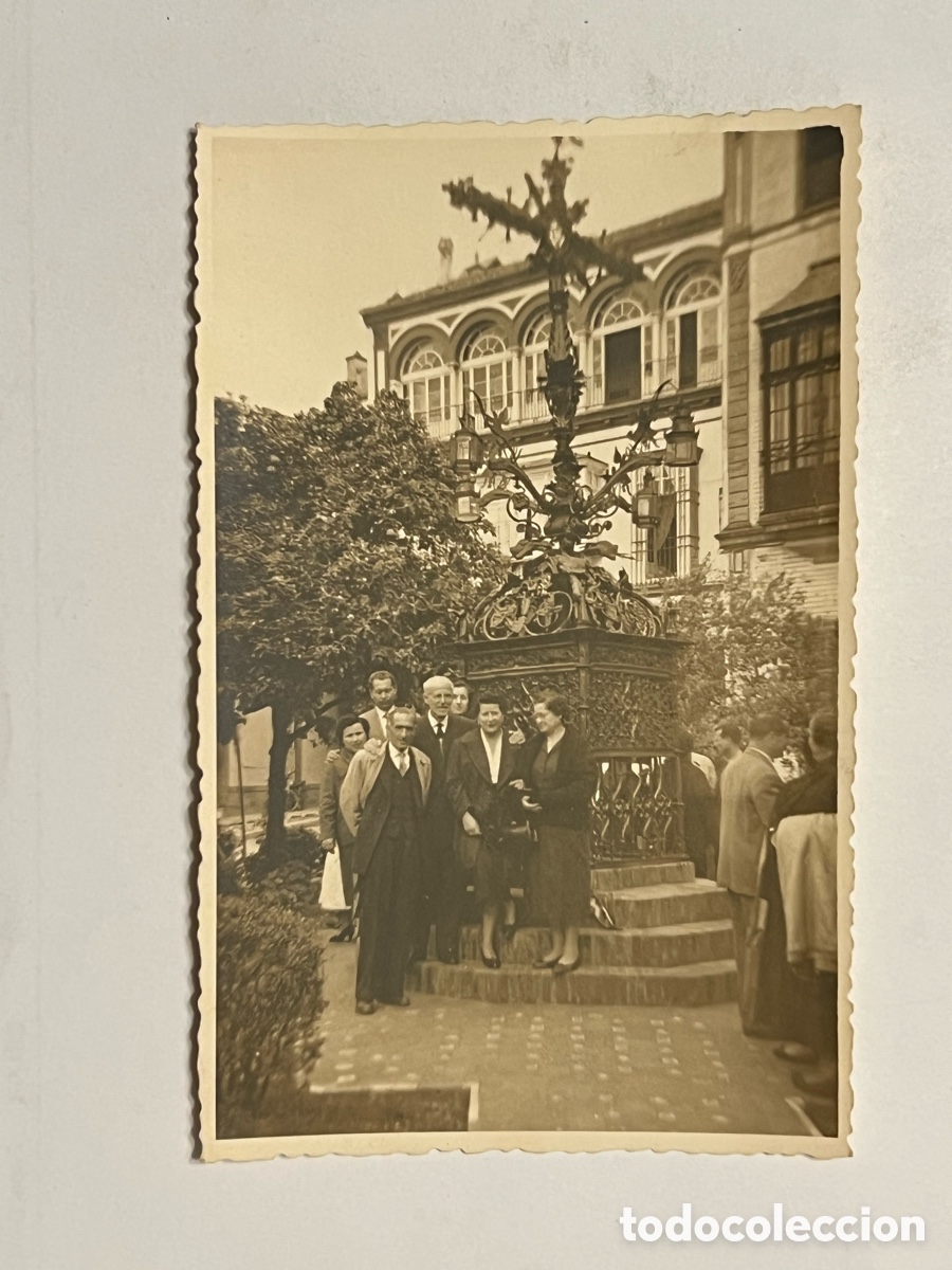 Fotograf&iacute;a antigua: SEVILLA Cruz de la Cerrajer&iacute;a Plaza de Santa Cruz. Foto tomada por un grupo de Valencianos (h.1930?)