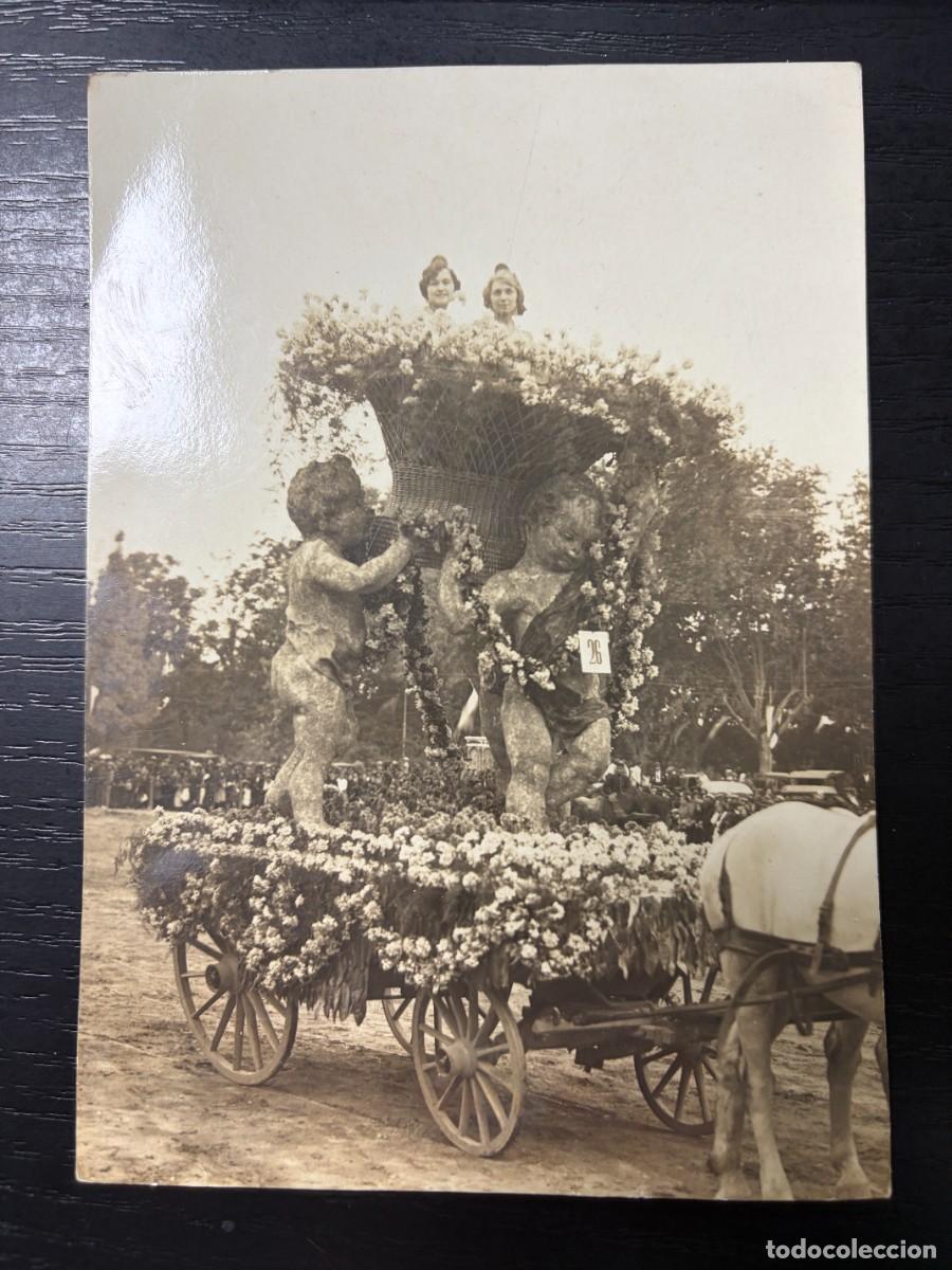 Fotograf&iacute;a antigua: FOTOGRAF&Iacute;A DE M&ordf; SALUD PROSPER DE REMOND Y DORDA Y M&ordf; OLIAG EN LA BATALLA DE FLORES. VALENCIA.