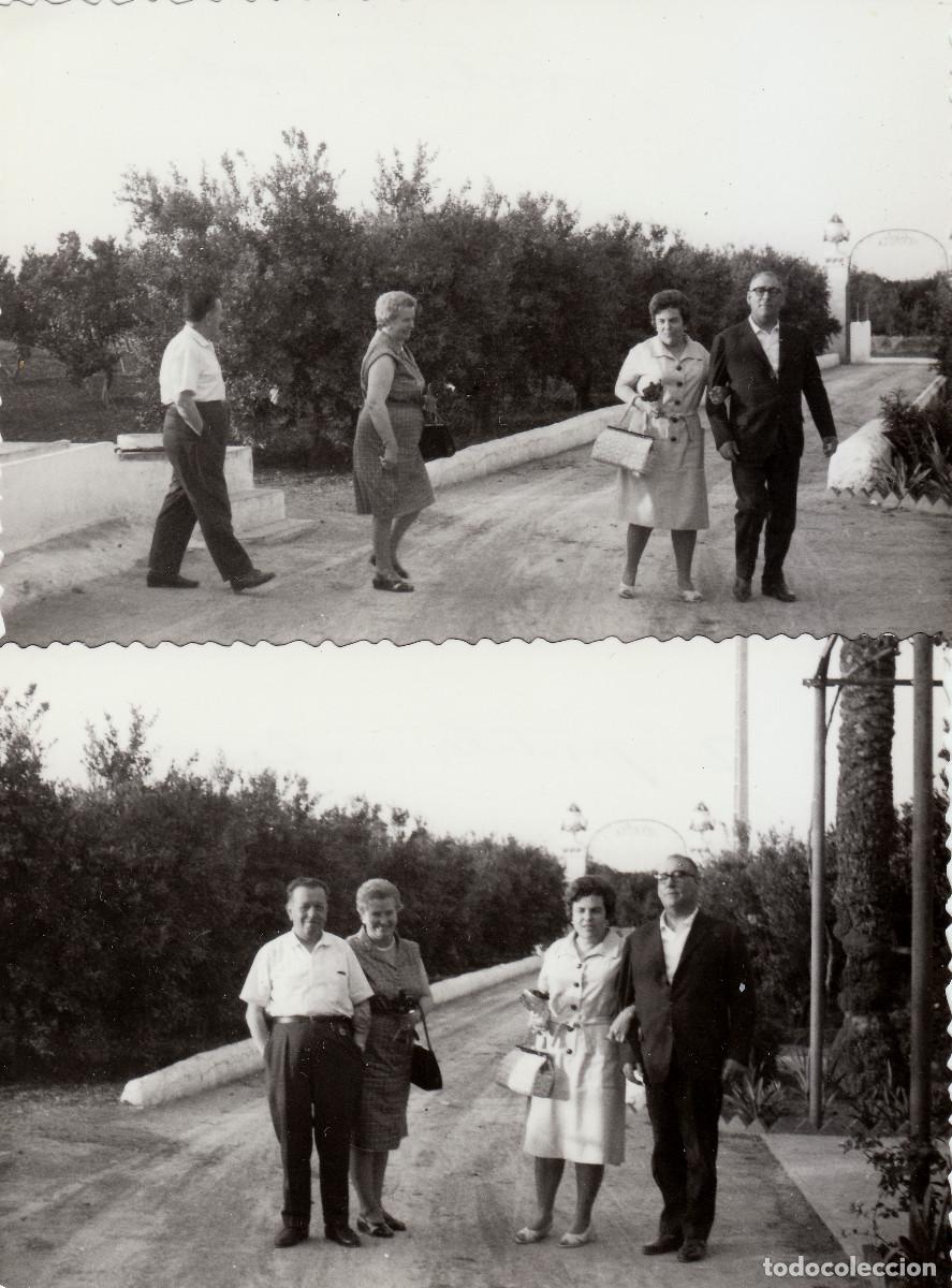 Fotograf&iacute;a antigua: 2 fotos. Amigos en la entrada de Villa Hermosa. A&ntilde;os 60 pc