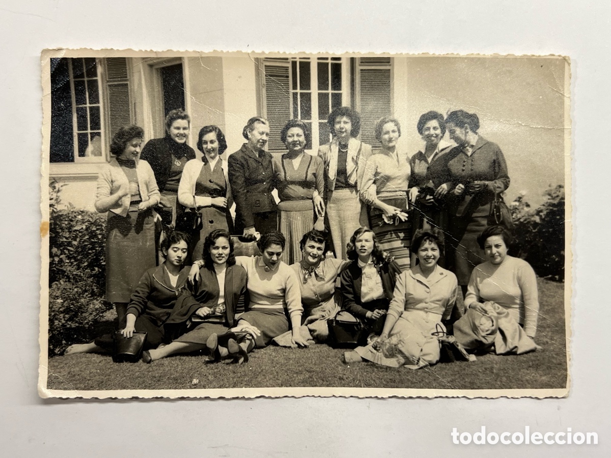 Fotograf&iacute;a antigua: PERU, y el exilio de algunos republicanos y las familias que tuvieron. Grupo de mujeres (a.1951)