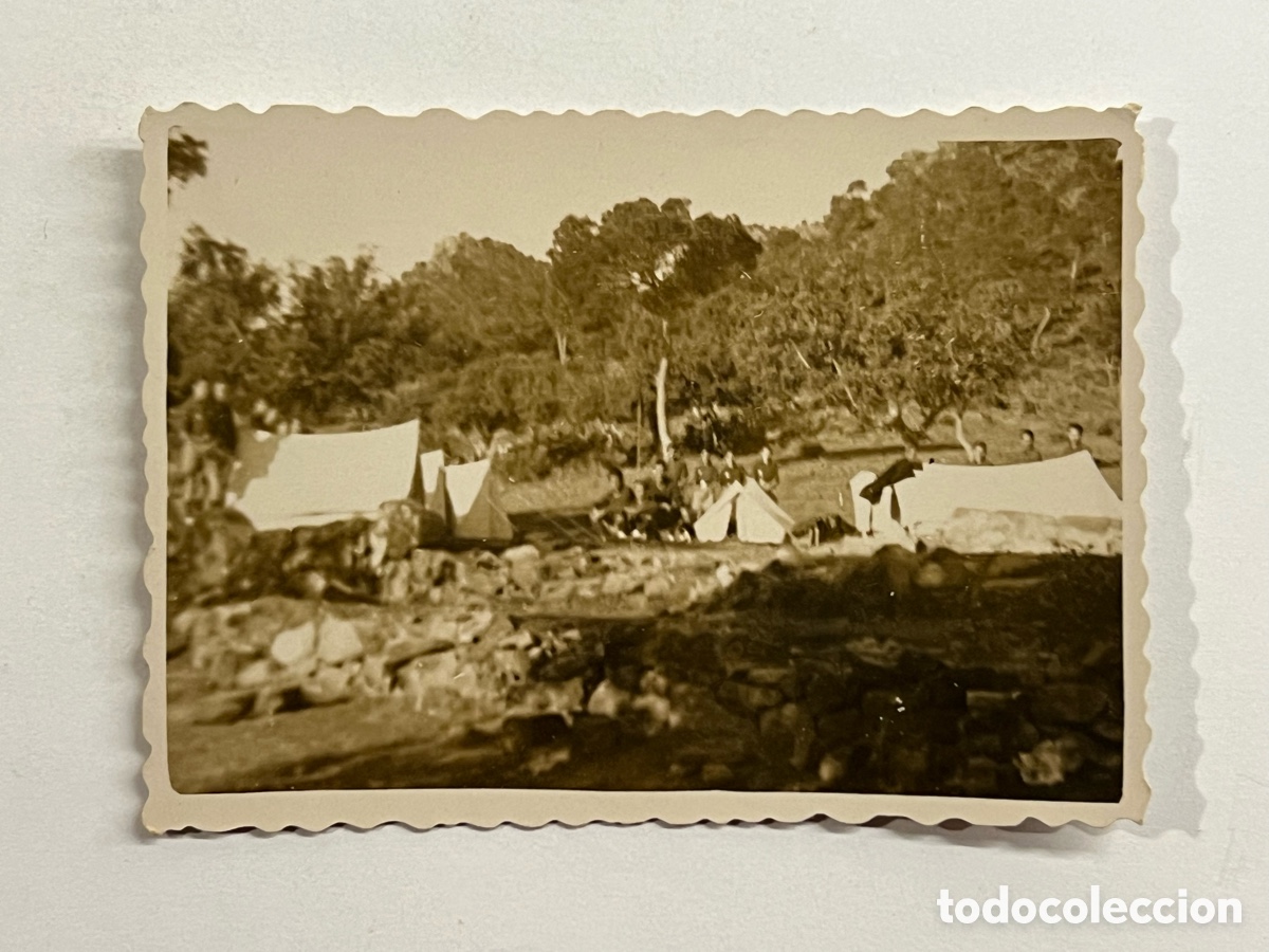 Fotograf&iacute;a antigua: SANTO ESPIRITU.. FRENTE DE JUVENTUDES. J&oacute;venes excursionistas de acampada (h.1960?)
