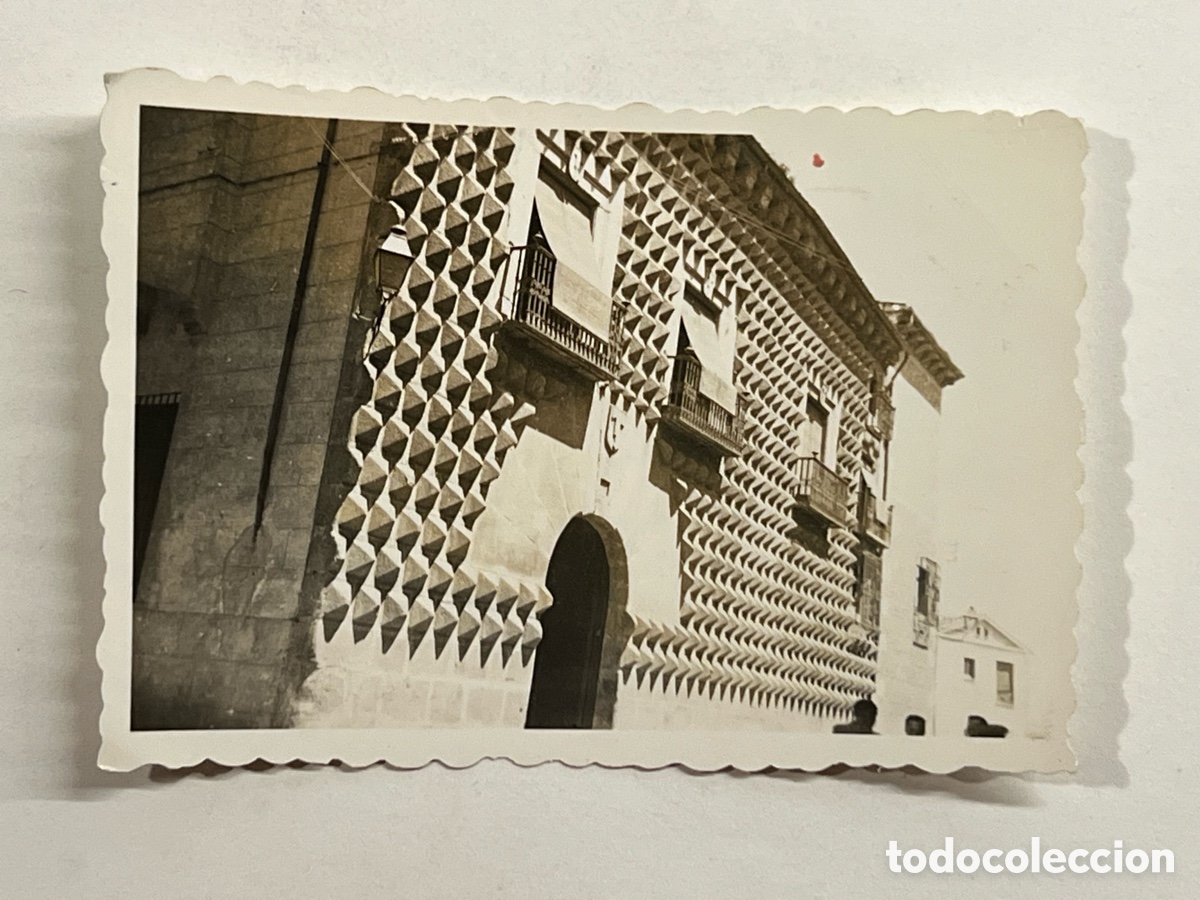 Fotograf&iacute;a antigua: SEGOVIA ? FRENTE DE JUVENTUDES. J&oacute;venes excursionistas. Casa de los Picos.. (h.1960?)