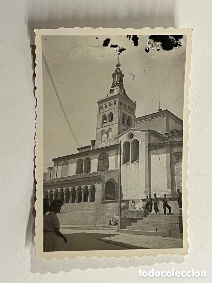 Fotograf&iacute;a antigua: SEGOVIA. Iglesia de San Mart&iacute;n, FRENTE DE JUVENTUDES. J&oacute;venes excursionistas... (h.1960?)