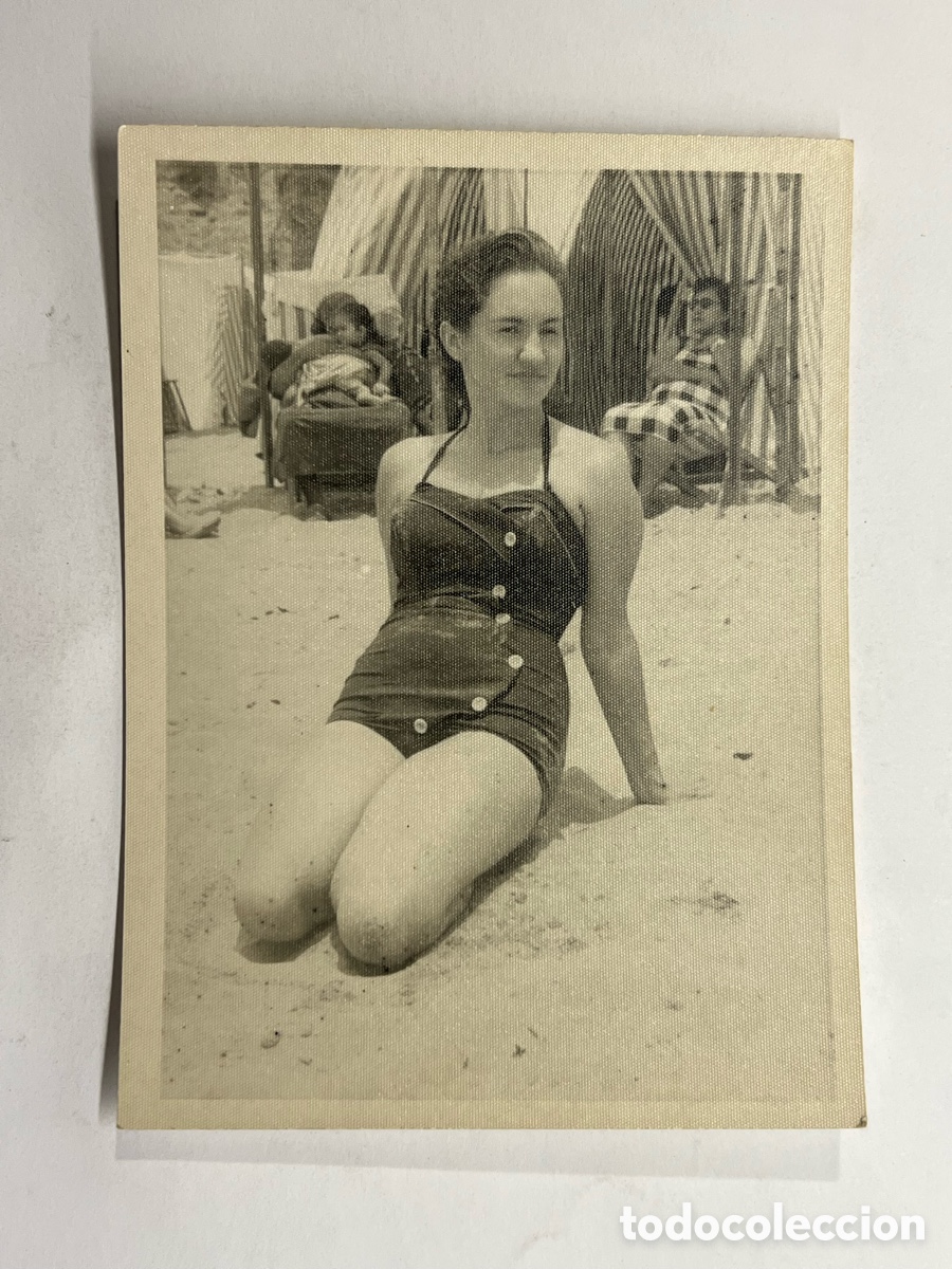 Fotograf&iacute;a antigua: REP&Uacute;BLICA DOMINICANA. Fotograf&iacute;a joven en la playa.. (a.1956) Foto Tarazona.. Med&iacute;das: 9 x 12,5