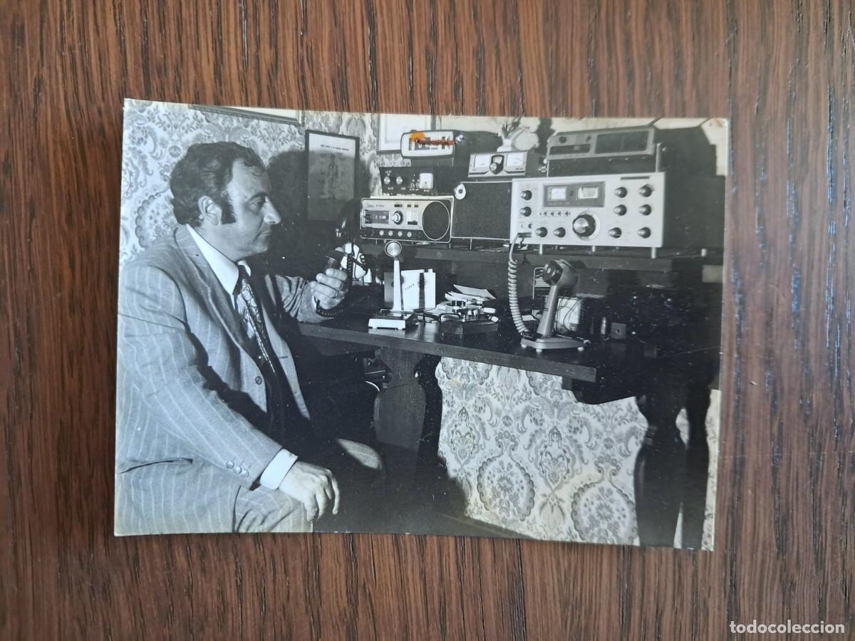 Antique Photography: fotograf&iacute;a antigua, radioaficionado con equipos de radio.
