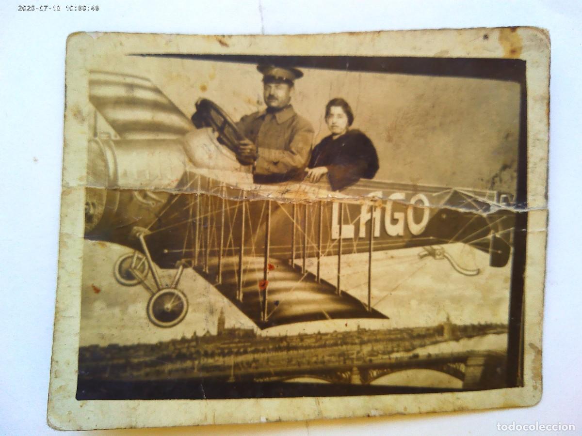 Fotograf&iacute;a antigua: MINUTERO DE FERIA : MILITAR CON SE&Ntilde;ORA EN AVION DE CO&Ntilde;A DECORADO, A&Ntilde;OS 20