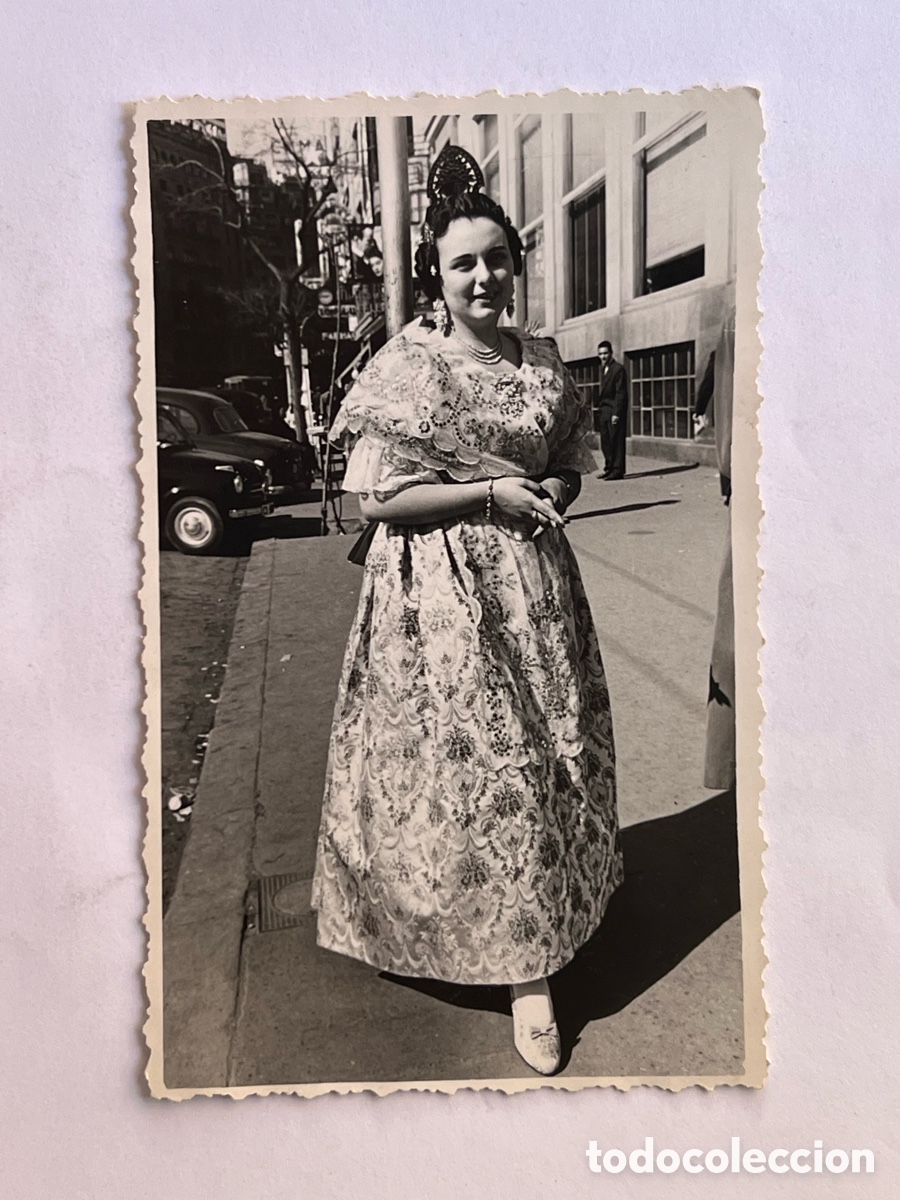 Fotograf&iacute;a antigua: FALLERAS Y FALLAS. Fotograf&iacute;a Hip&oacute;lito Abraila.. Guapa fallera con traje regional (a.1956)