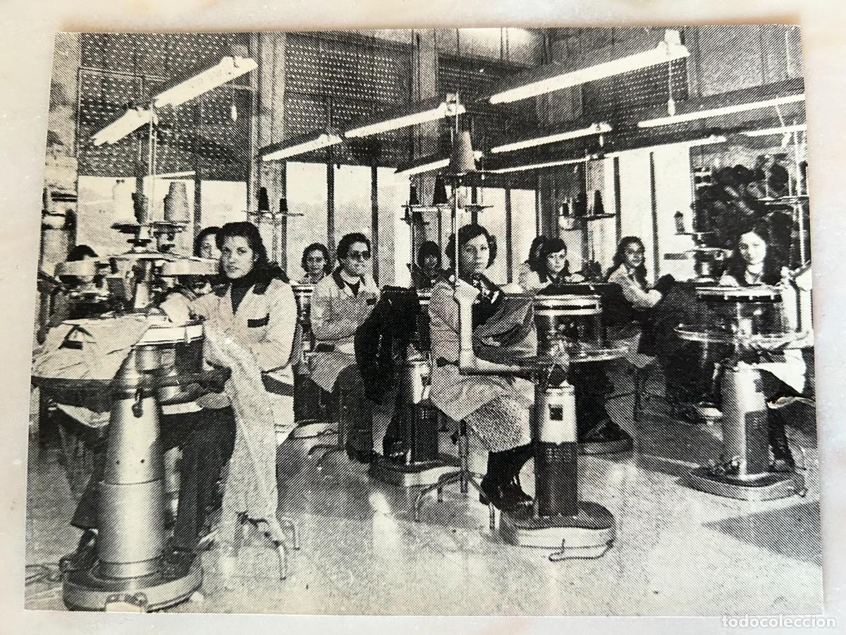 Fotograf&iacute;a antigua: FOTOGRAF&Iacute;A F&Aacute;BRICA GARYES EN VIMBOD&Iacute; c. 1970 OBRERAS G&Eacute;NERO DE PUNTO