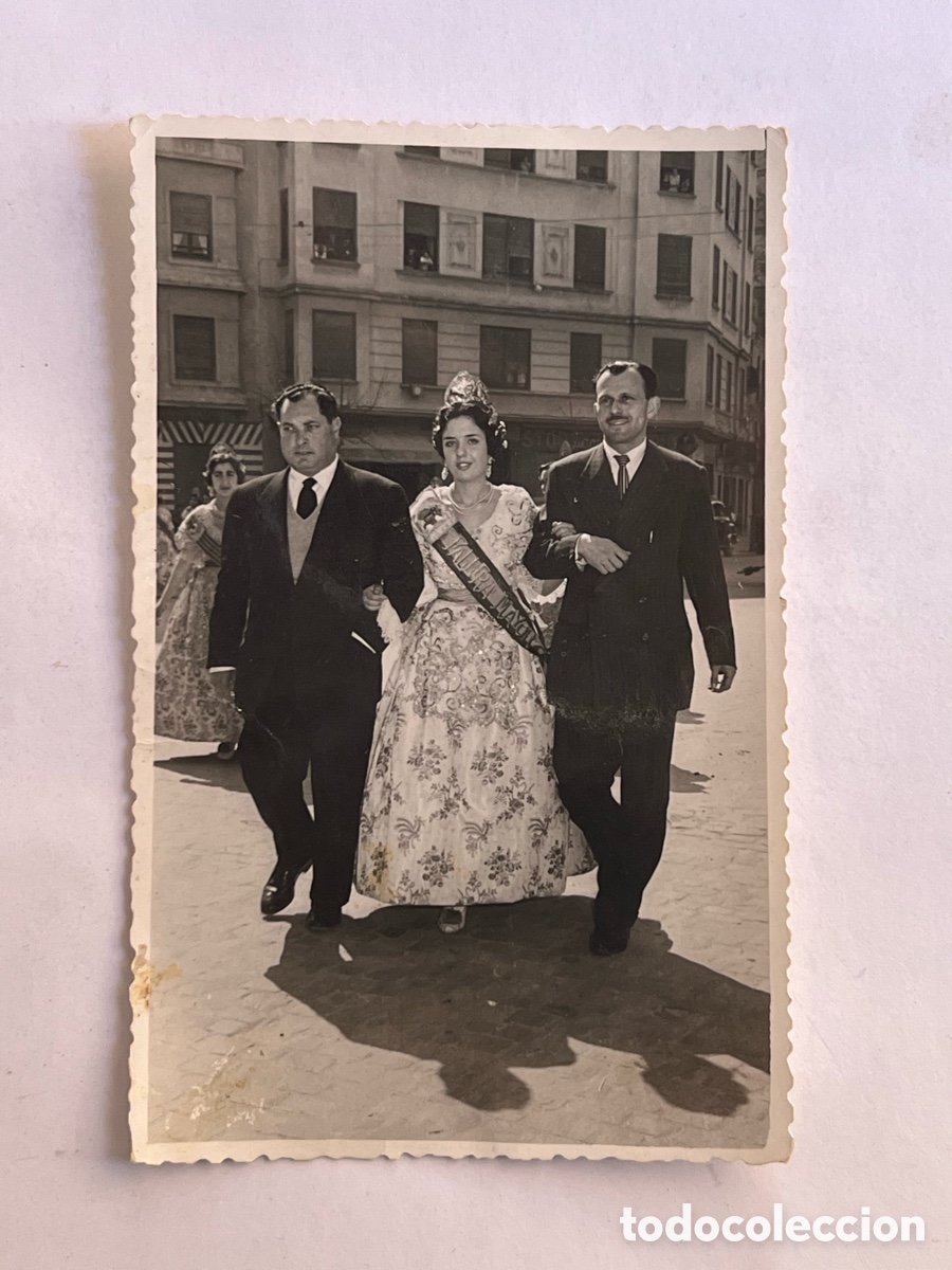 Fotograf&iacute;a antigua: FALLERAS Y FALLAS.. Fotos Penfel.. La Fallera Mayor y el Presidente de la Falla.. (h.1960?)