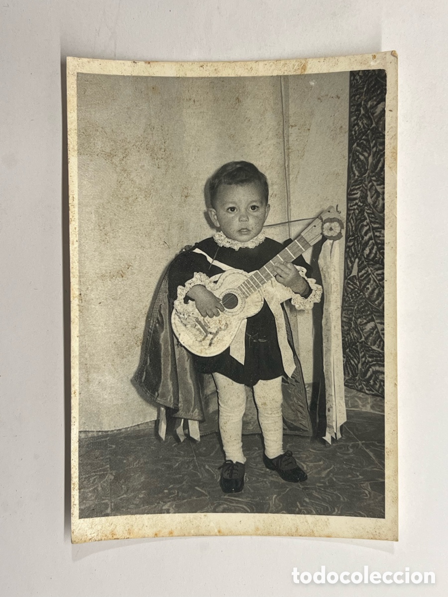 Fotograf&iacute;a antigua: LA RODA (Albacete) Fotograf&iacute;a Pedrito vestido de Tunero.. (a.1970) Medidas: 8,5 x 12,5 cm