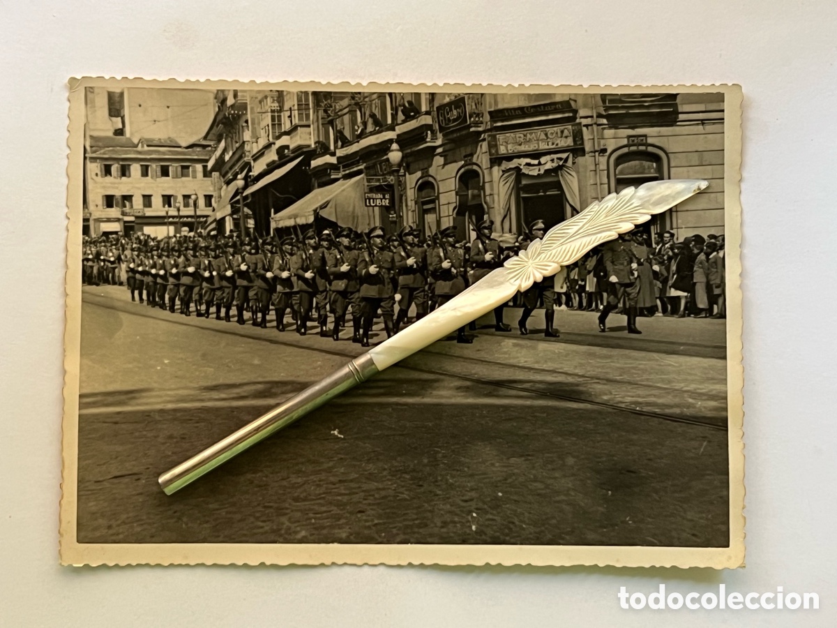 Fotograf&iacute;a antigua: VILLAGARCIA DE AROSA ? Farmacia Bermejo.. Desfile Militar&hellip; FOTO-CINE OTERO (h.1950?)