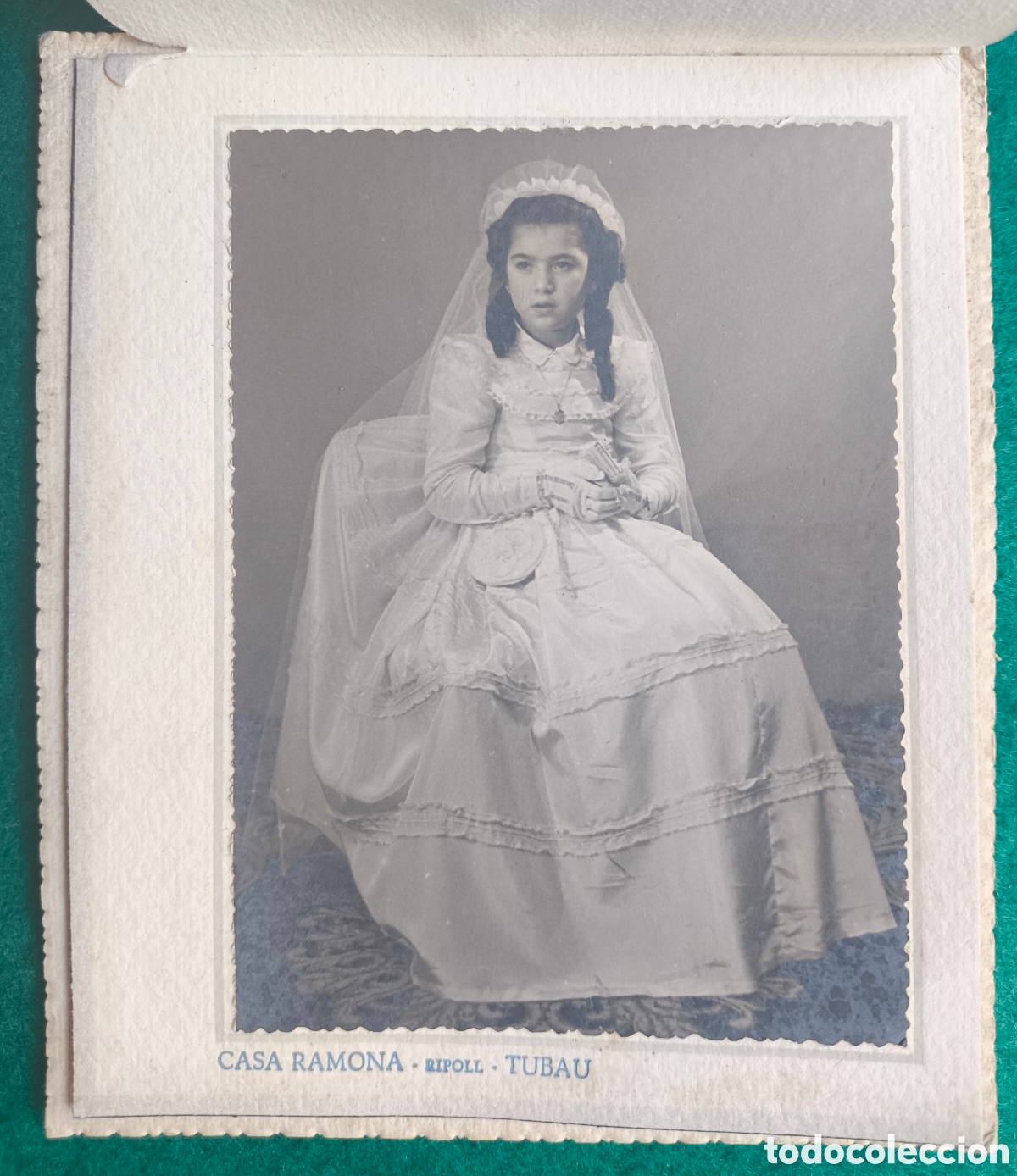 Fotografia antiga: FOTOGRAF&Iacute;A RETRATO DE ESTUDIO NI&Ntilde;A COMUNI&Oacute;N FOT&Oacute;GRAFO TUBAU CASA RAMONA MOIAN&Egrave;S C. 1950