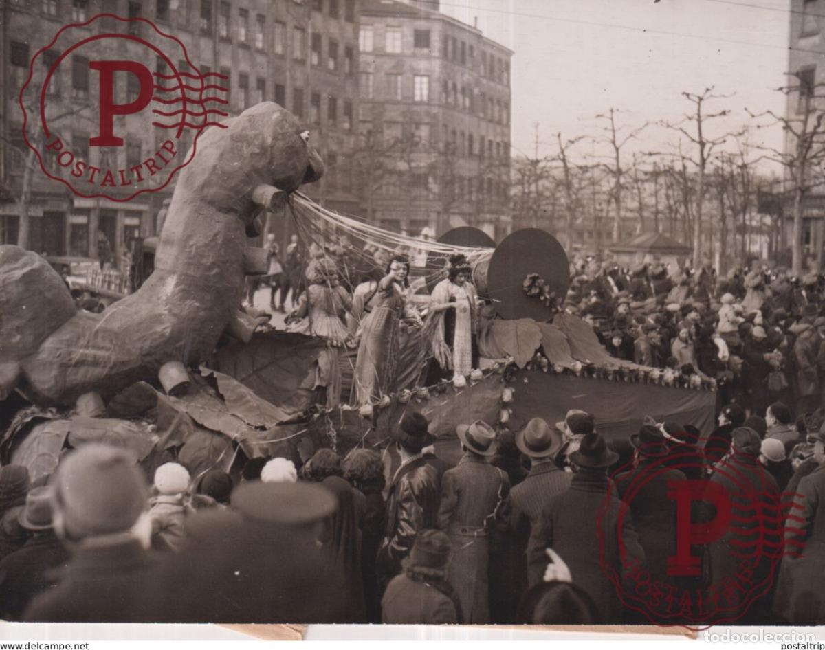 Fotograf&iacute;a antigua: GRAND DEFILE HISTORIQUE A LYON N P M LE CHAR VER A SOLE DANS LE CORTEGE 1935 CARNAVAL 20*15 CM