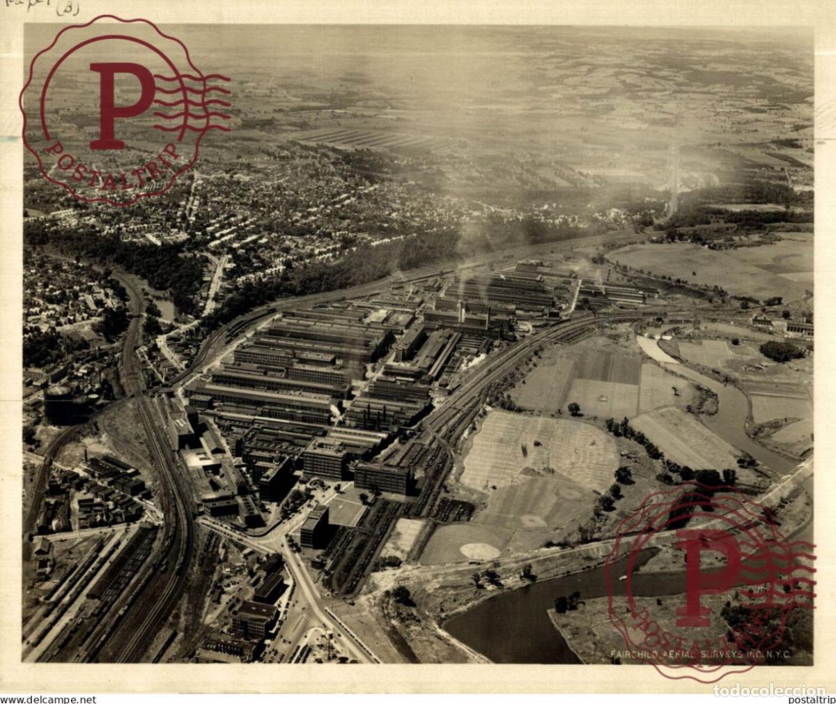 Fotografia antiga: Schenectady Works, Aerial View, 1928 D&H and New York Central rail lines, and the Mohawk River. US