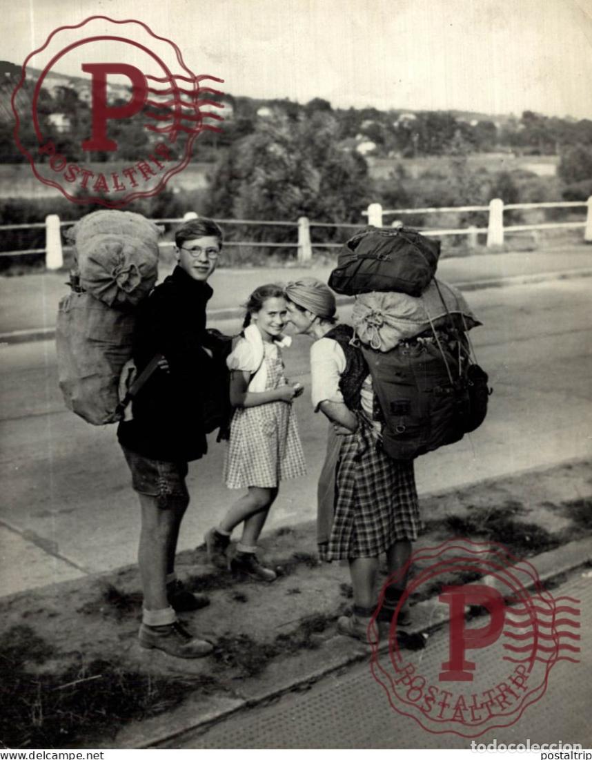 Fotografia antiga: route austriche les viennois pedestres 1945 24*18CM Loisirs, tourisme, camping, vacances.