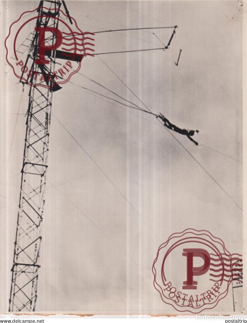 Fotograf&iacute;a antigua: BUNGEE JUMP BUNGE-SPRONG SAUT &Agrave; L&Eacute;LASTIQUE 22*18CM PINHOLES SEE SCAN