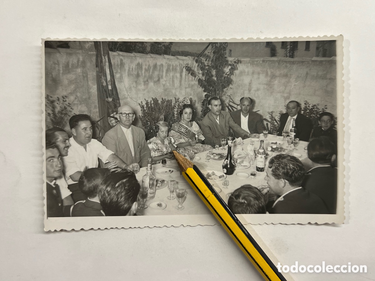 Fotograf&iacute;a antigua: VIVER Fotos N&uacute;&ntilde;ez. Fotograf&iacute;a Fallera Mayor y fallera infantil, junta central fallera (h.1960?)