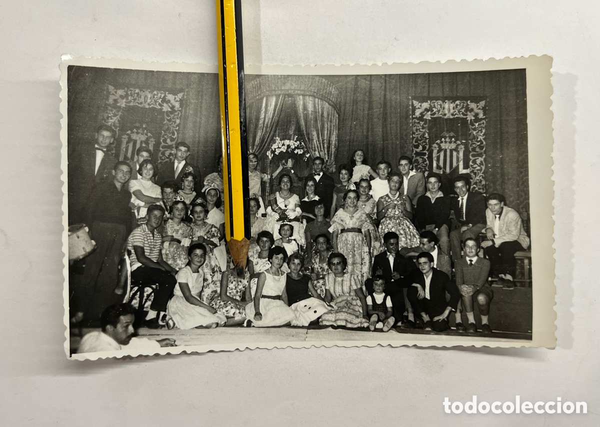Fotograf&iacute;a antigua: VIVER Fotos N&uacute;&ntilde;ez. Fotograf&iacute;a Fallera Mayor y fallera infantil, junta central fallera (h.1960?)