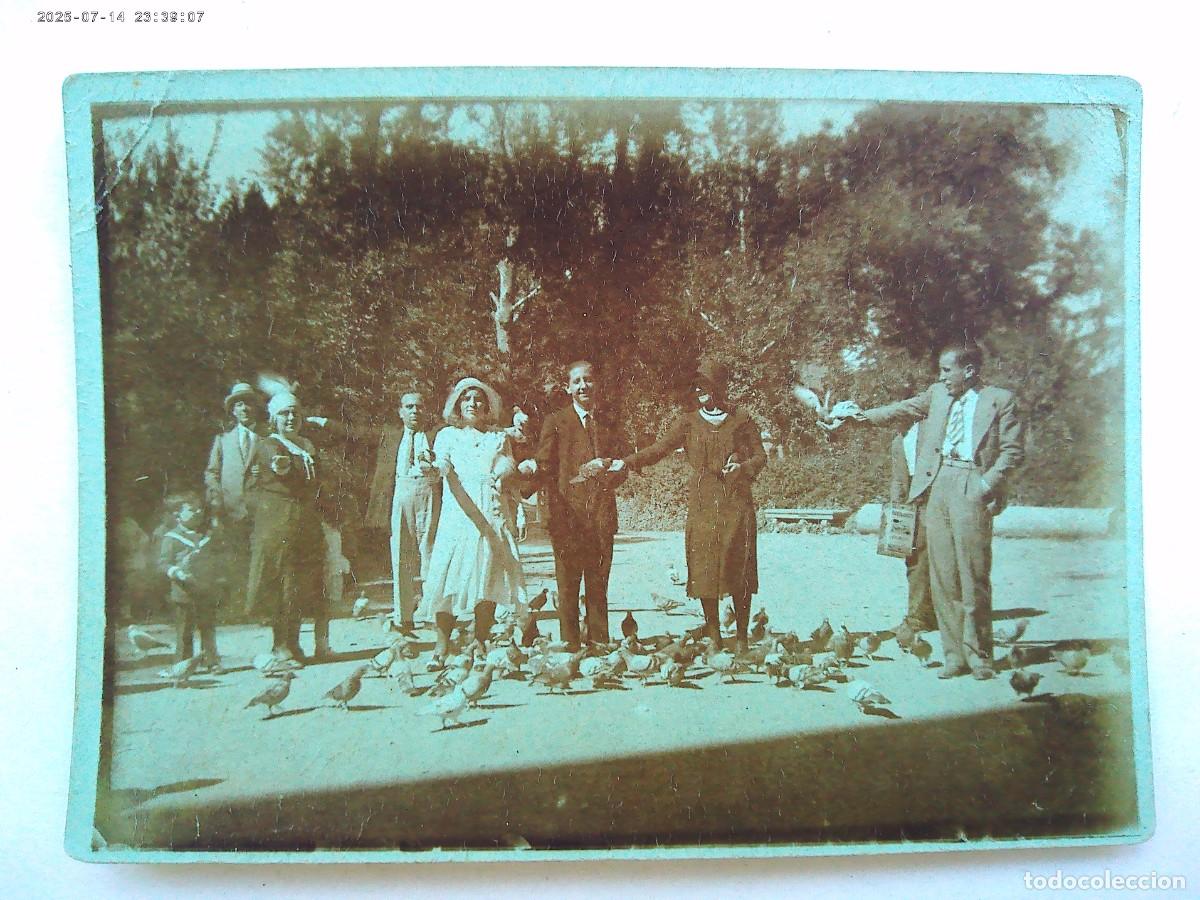 Fotograf&iacute;a antigua: FOTO CIANOTIPO DE GENTE EN PLAZA DE LAS PALOMAS. PRINCIPIOS DE SIGLO