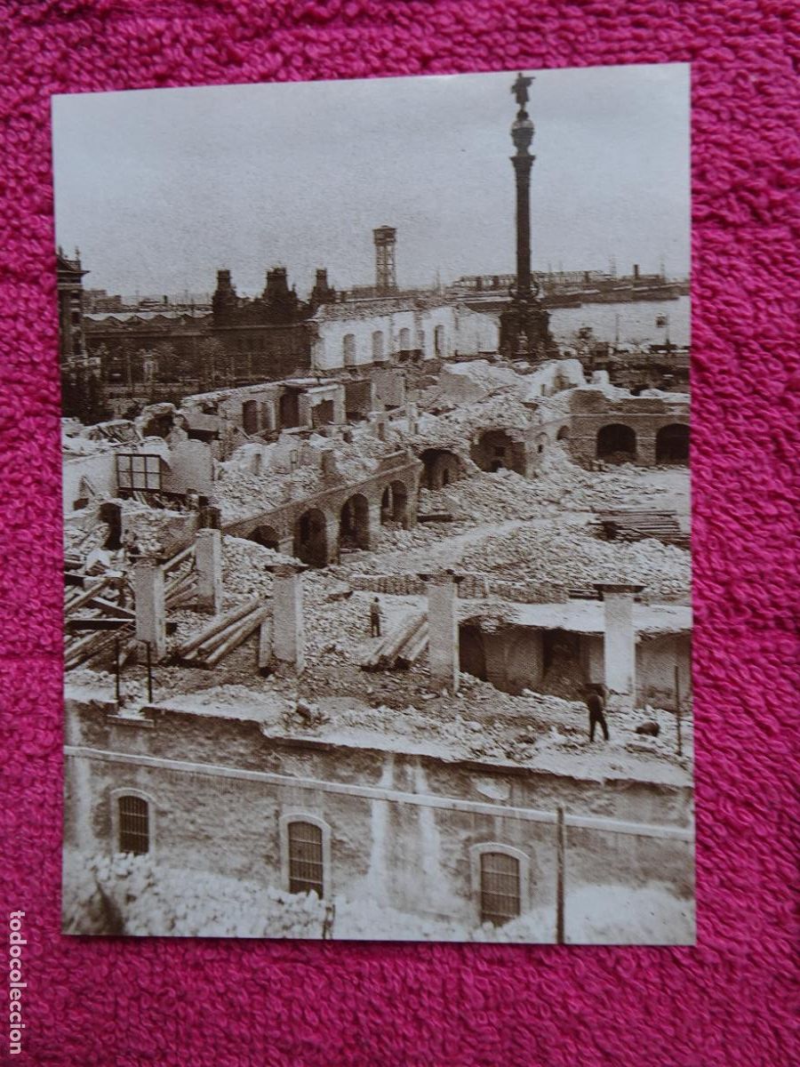 Fotografia antiga: enderrecocament de la casernas de les drassanes 1935 lamina 46 el llibre d'or de catalunya un segle
