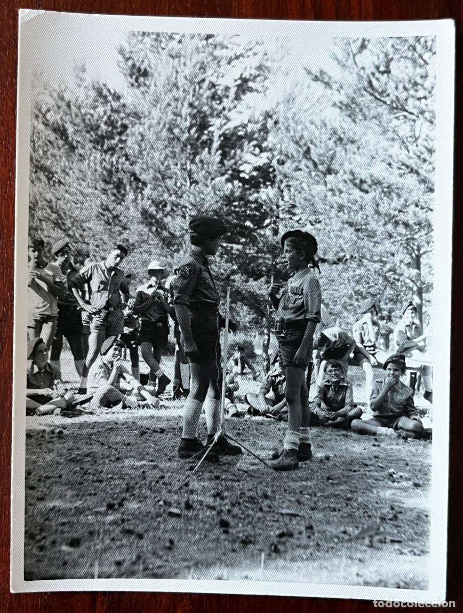 Fotografia antiga: ANTIGUA FOTOGRAFIA DE NI&Ntilde;OS DE LA O.J.E. ORGANIZACION JUVENTIL ESPA&Ntilde;OLA EN UN CAMPAMENTO DE VERANO,