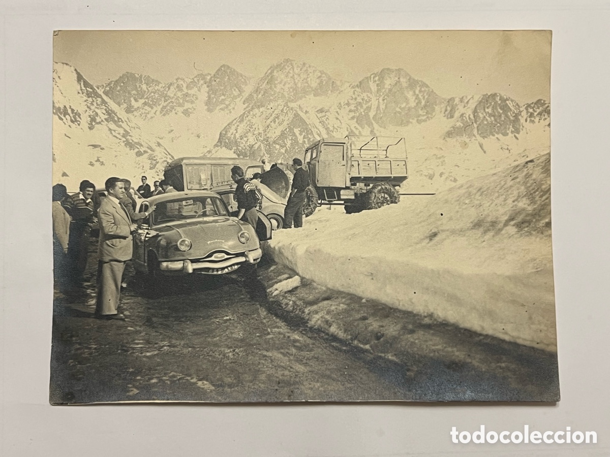 Fotograf&iacute;a antigua: (IA) Esta imagen hist&oacute;rica captura una escena de la edici&oacute;n de 1958 del Rally de Montecarlo