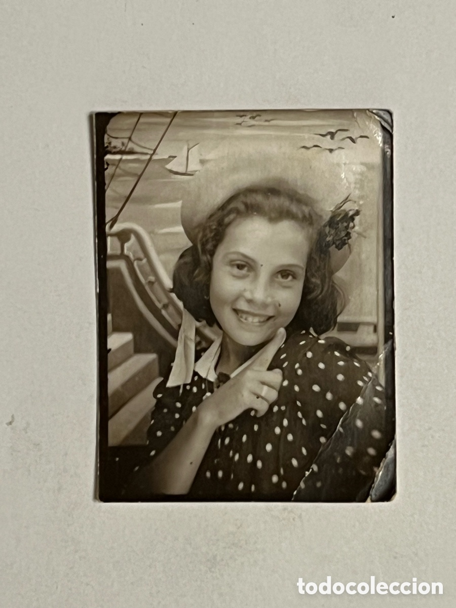 Fotograf&iacute;a antigua: FOTOMATON. Fotograf&iacute;a la joven que so&ntilde;aba con viajar en barco&hellip; (h.1950?)
