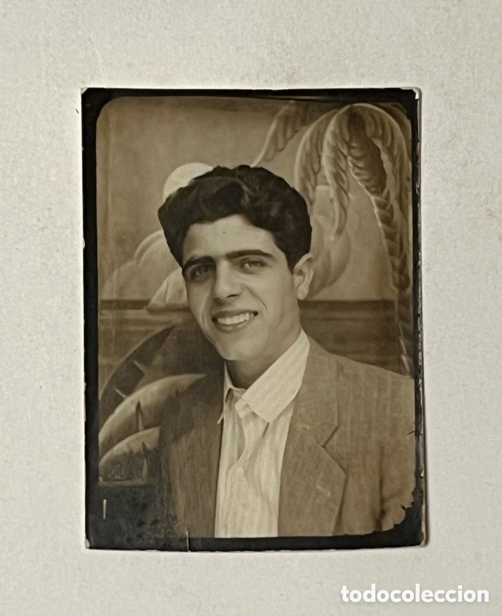 Fotograf&iacute;a antigua: FOTOMATON. El joven que so&ntilde;aba con Playas Caribe&ntilde;as.. (h.1950?) Med&iacute;das: 3,6 x 5 cm.,