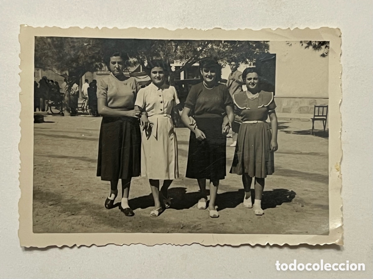 Fotografia antica: TORRE PACHECO, Murcia.. Fotograf&iacute;a j&oacute;venes de paseo.. (a.1952) Tiana Fot&oacute;grafo, LOS ALCAZARES